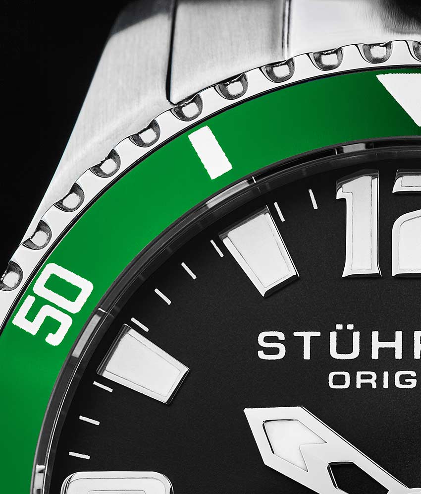 Black Dial / Silver Case / Silver Band 3