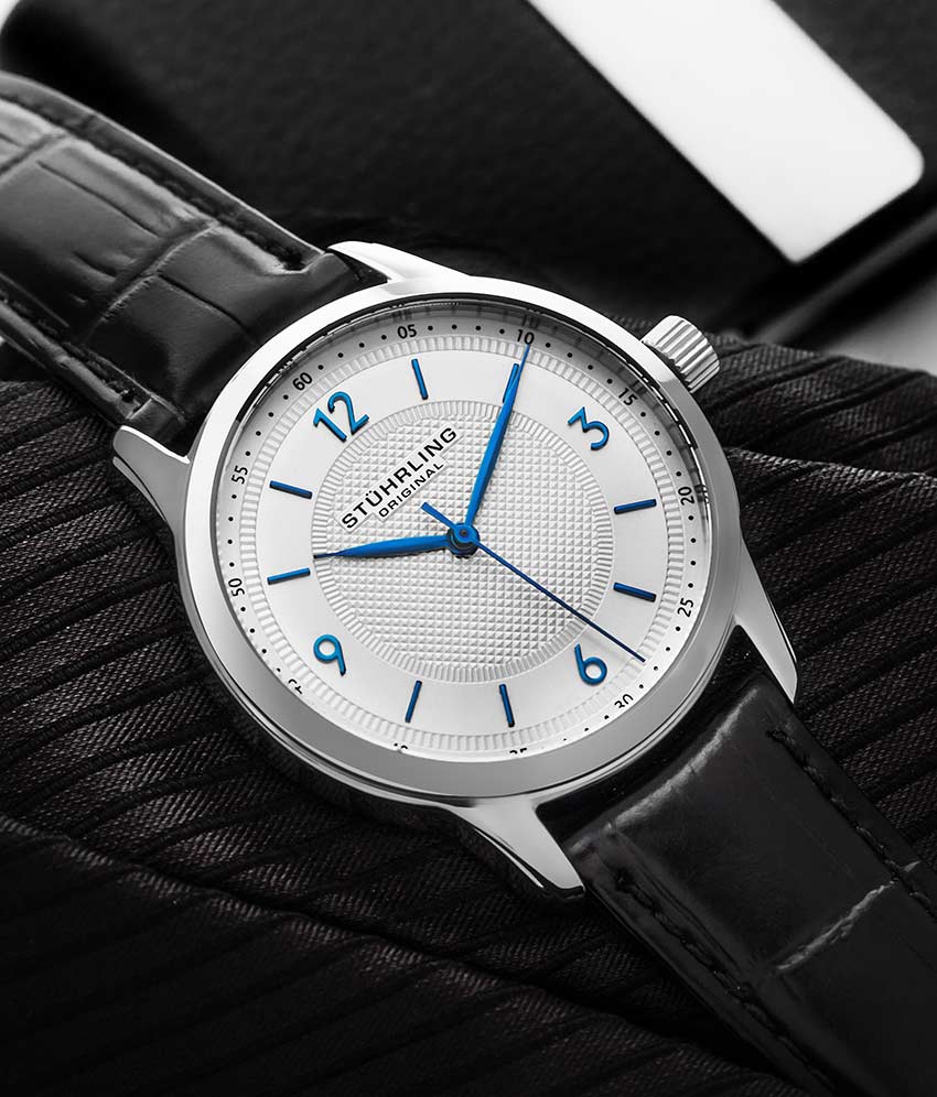 Silver Dial / Silver Case / Black Leather Strap Tang Buckle