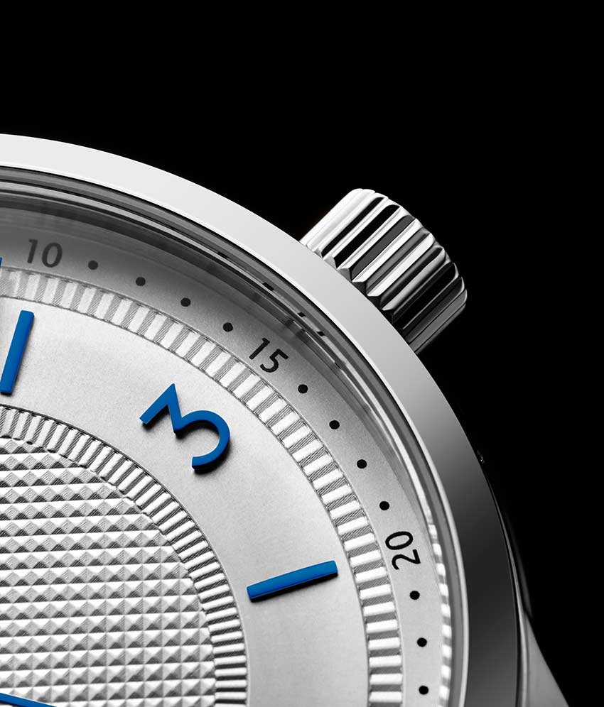 Silver Dial / Silver Case / Black Leather Strap Tang Buckle