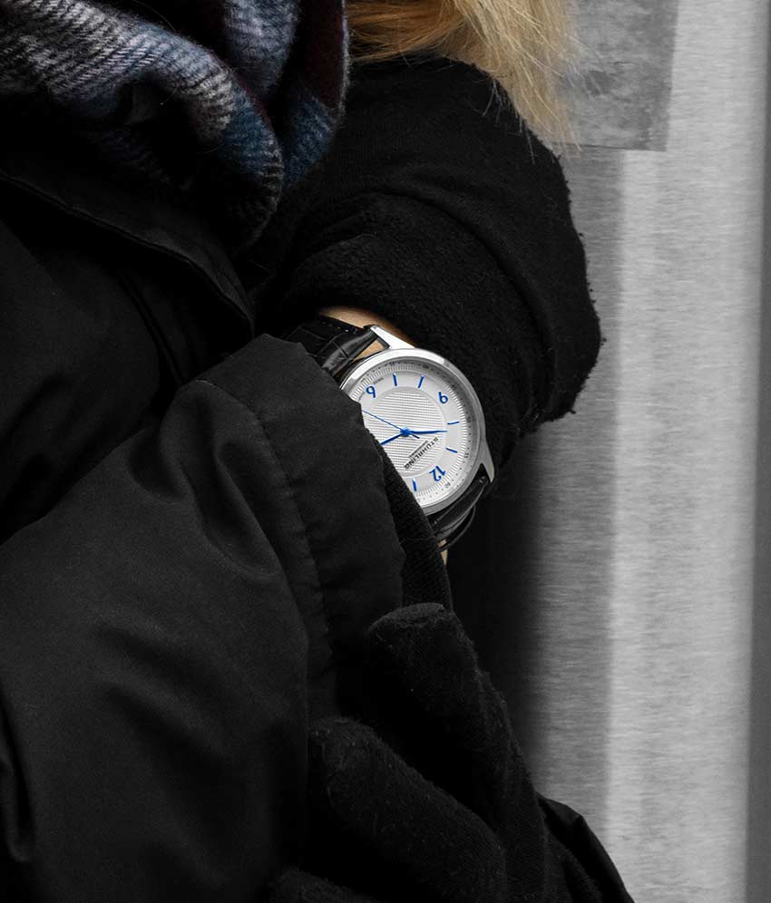 Silver Dial / Silver Case / Black Leather Strap Tang Buckle