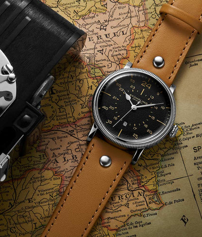 Black Dial / Silver Case / Beige Band