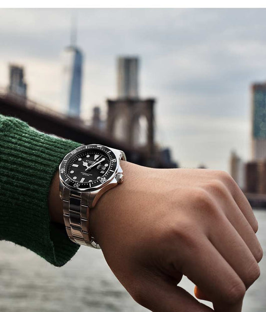 Black Dial / Silver Case / Silver Stainless Steel Bracelet Deployant Buckle