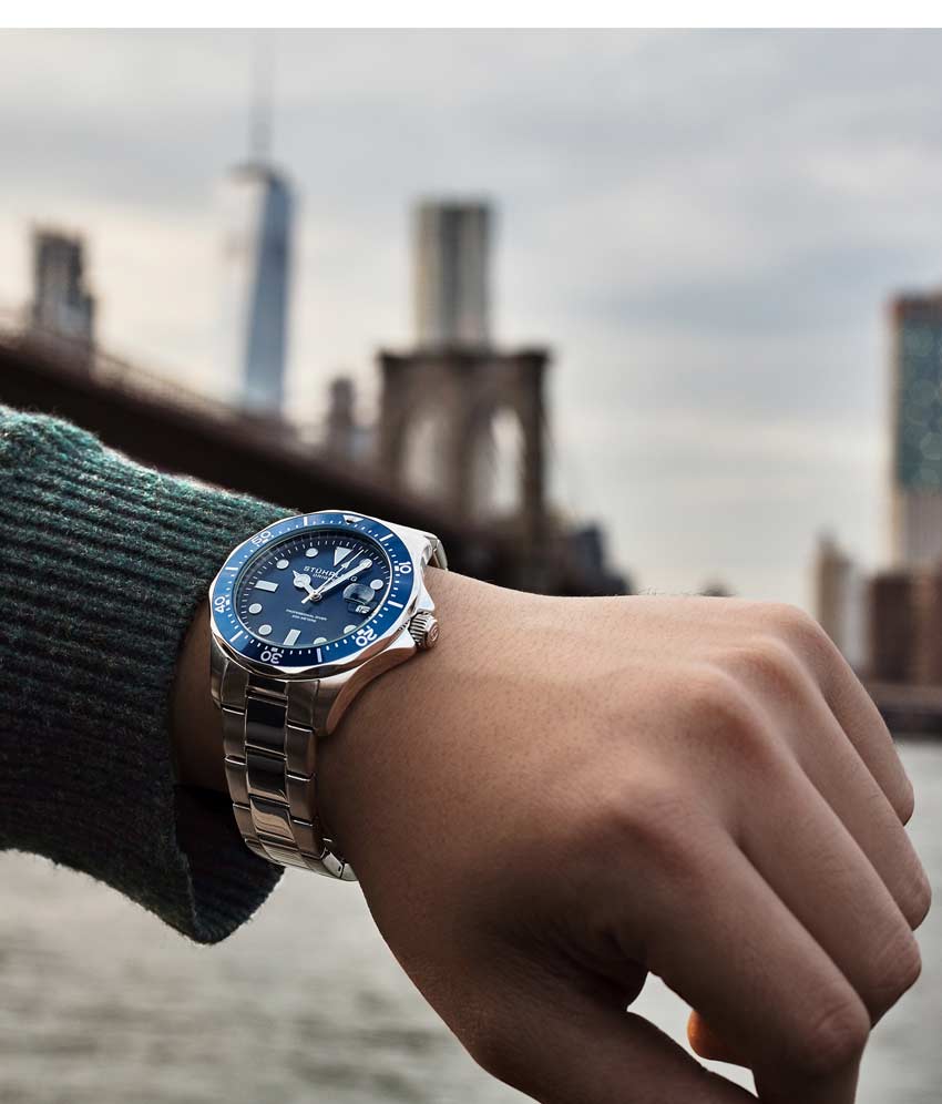 Blue Dial / Silver Case / Silver Stainless Steel Bracelet Deployant Buckle