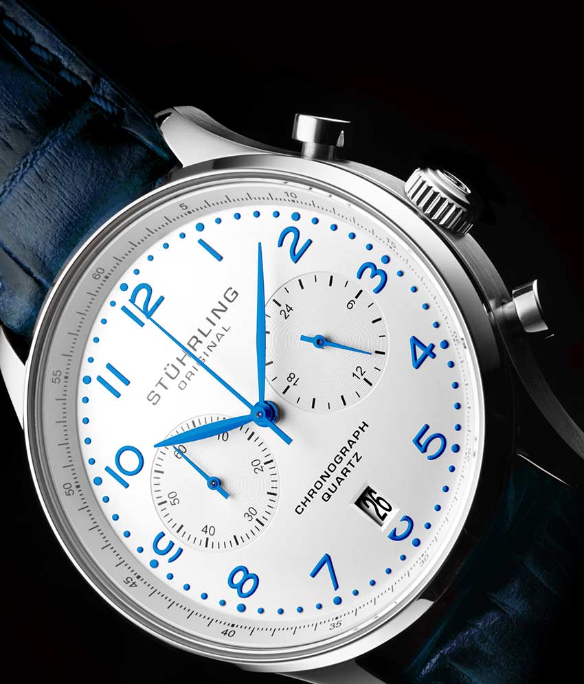 White Dial / Silver Case / Blue Band